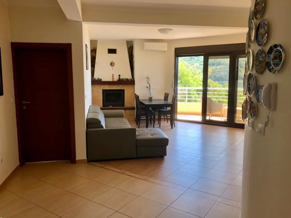 Apartment 89m2 on the first line with panoramic sea views in Dobra Voda